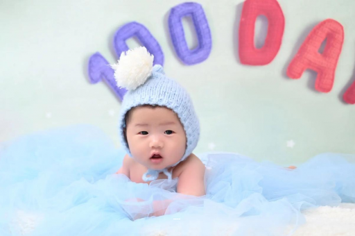 代怀生子好找吗宝宝咬手指甲怎么回事